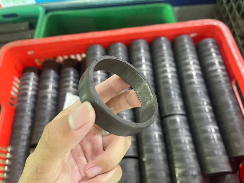 麻豆视频APP下载安装吊扇电机磁铁助力吊扇运转更高效节能